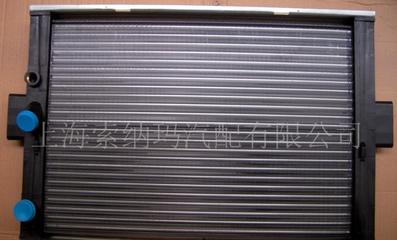 依維柯IVECO汽車水箱40（圖）—— 機械設(shè)備中的關(guān)鍵冷卻組件